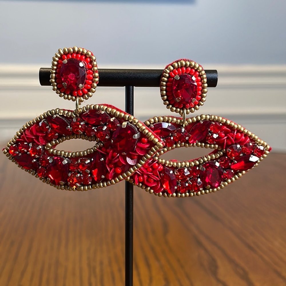 Red Lips 💋 Beaded Earrings